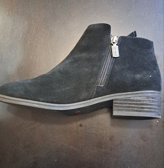 Blondo Linda Black Suede Ankle Boot   Size 7.5 - Picture 4 of 13